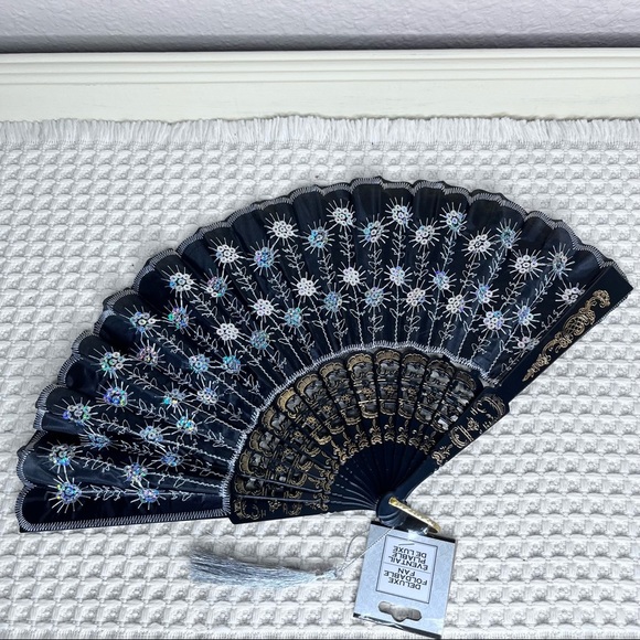 Victorian Inspired Ladies Black Silver Sequin Lace Folding Deluxe Fan - Picture 1 of 2
